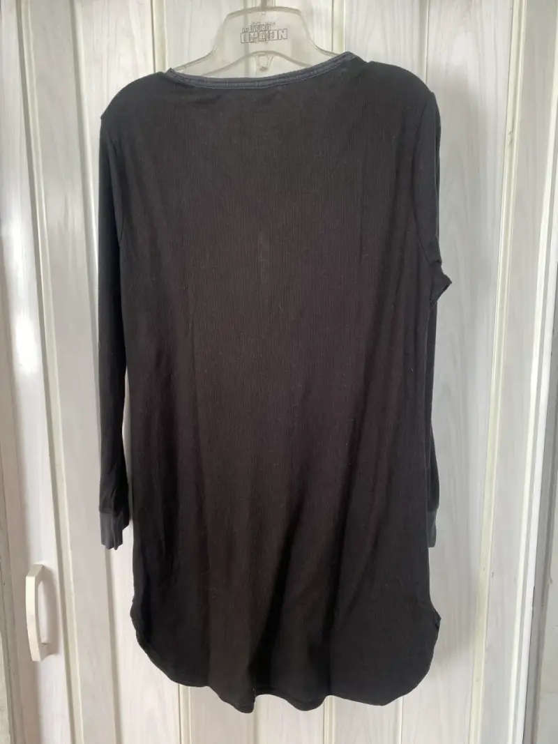 Polera negra manga larga CK - 3