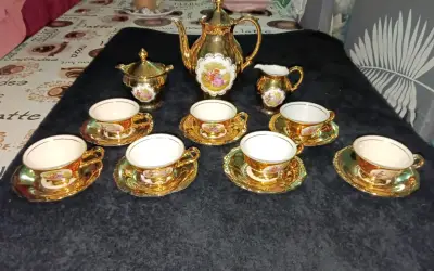 Juego de té dorado de porcelana - miniatura 1