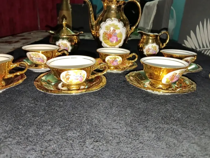 Juego de té dorado de porcelana - 2
