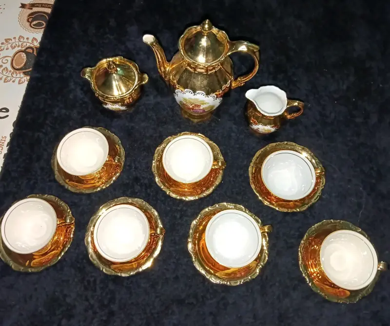 Juego de té dorado de porcelana - 3