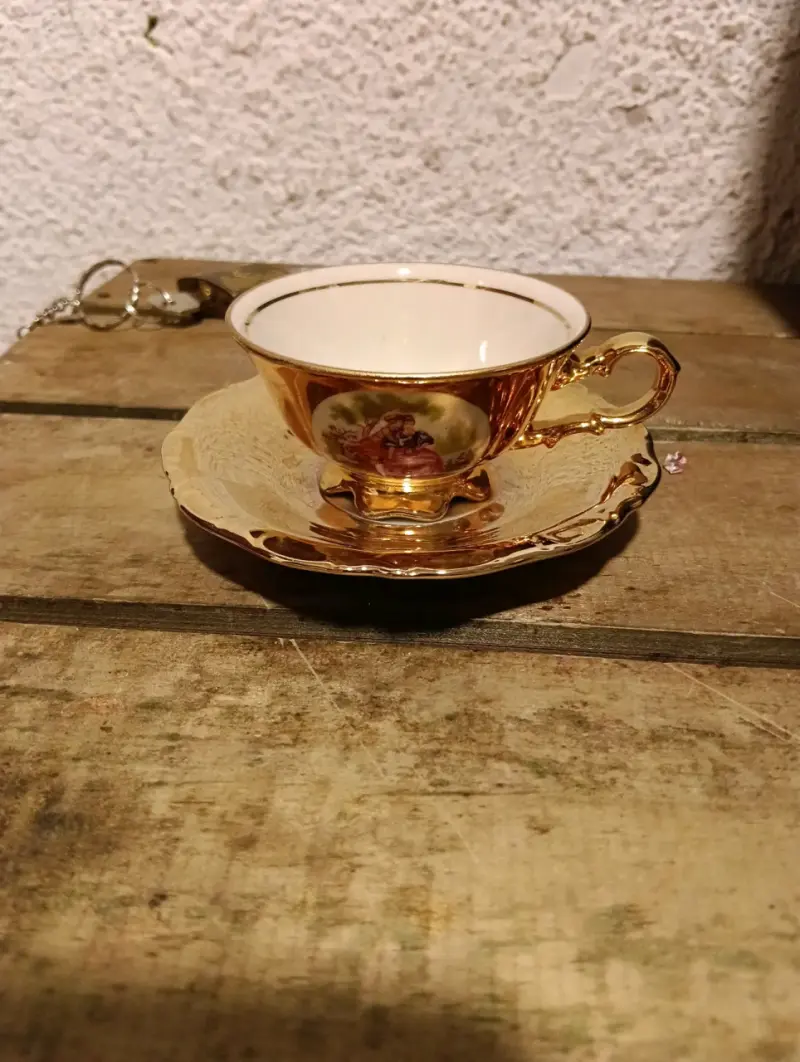 Juego de té dorado de porcelana - 5