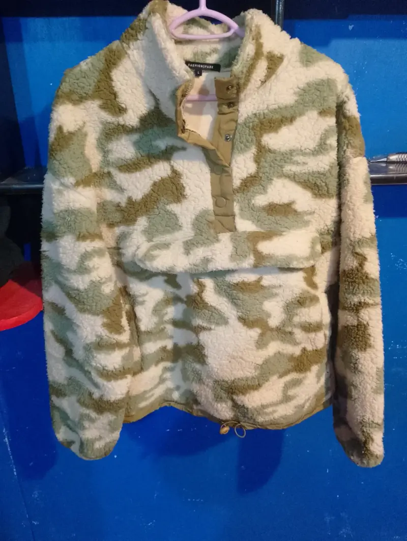 Polerón camuflado de algodón