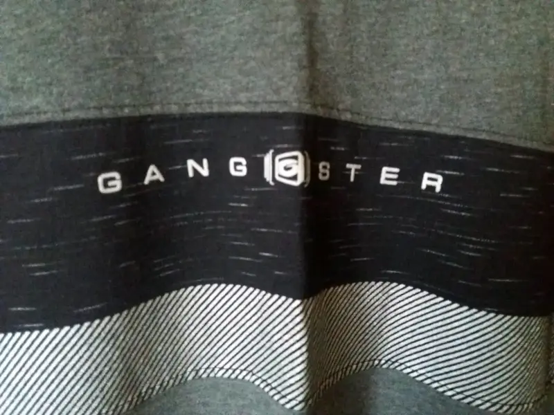 Polera gris con diseño Gangster talla L - 2