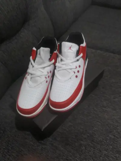 Zapatillas deportivas blancas y rojas - miniatura 2
