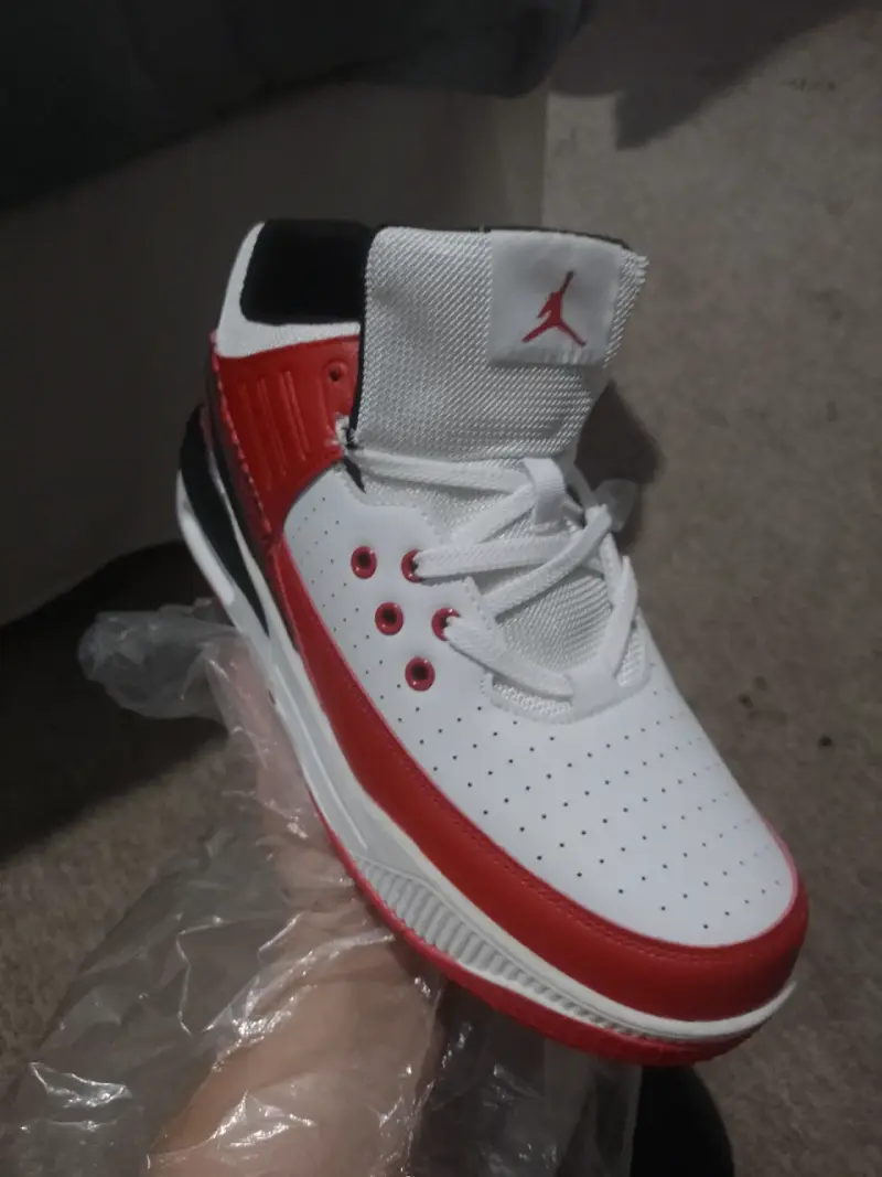 Zapatillas deportivas blancas y rojas - 4