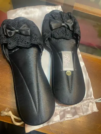 Pantuflas negras de encaje - miniatura 1