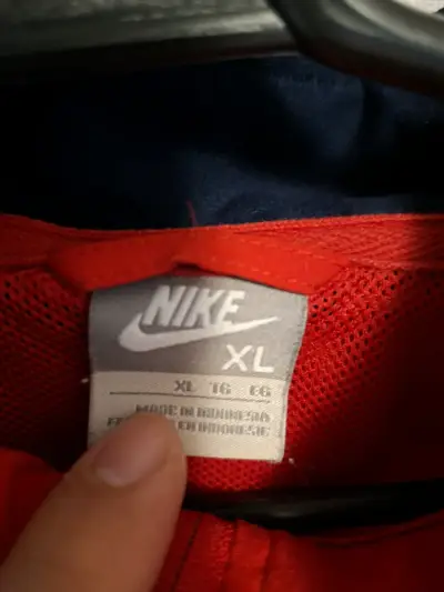 Chaqueta deportiva Nike rojo - miniatura 3
