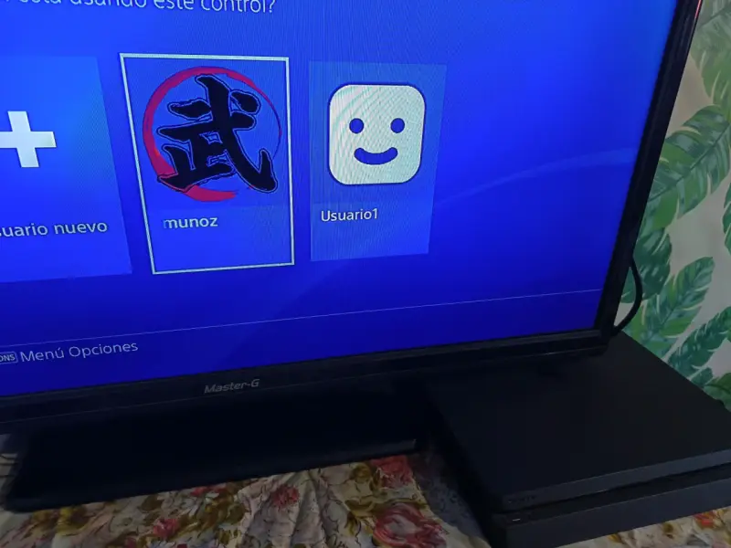 Consola PS4 con control y juego - 3