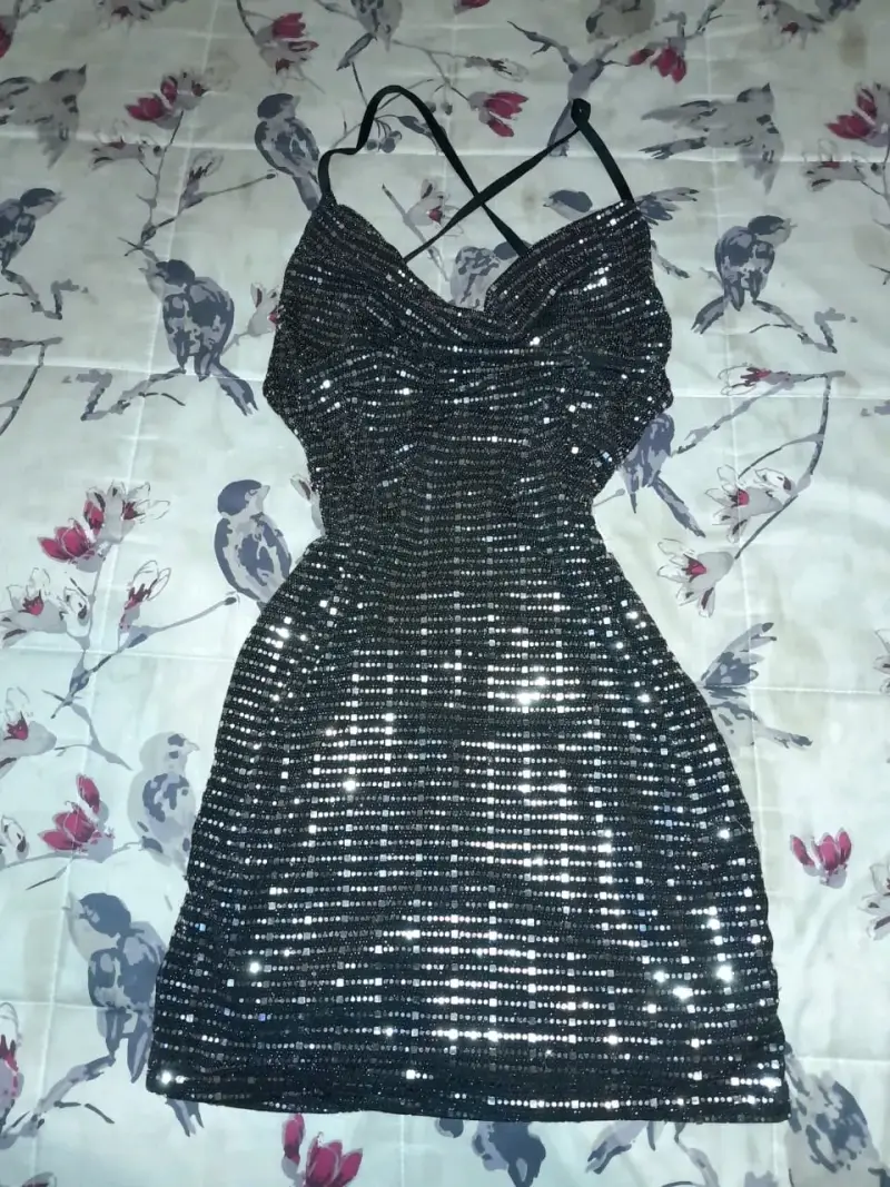 Vestido negro con lentejuelas - 1