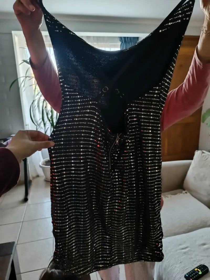 Vestido negro con lentejuelas - 2