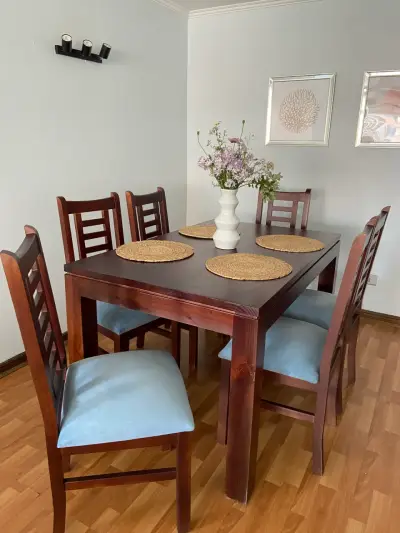 Juego de comedor de madera con 6 sillas - miniatura 1