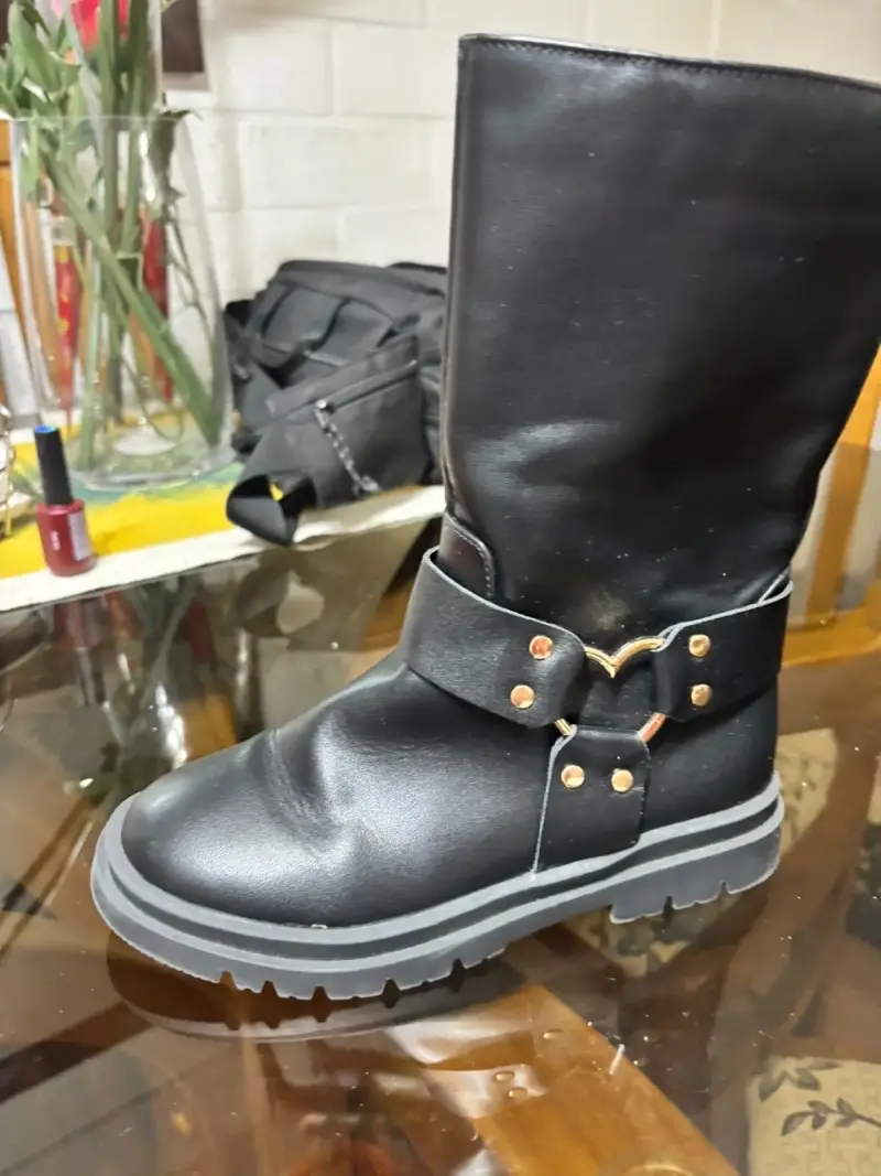 Botas negras de cuero - 2