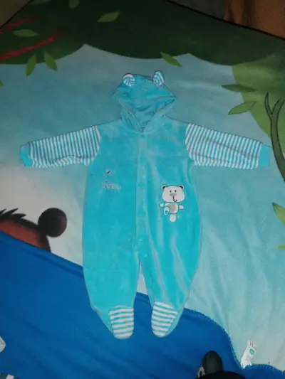 Pijama enterizo infantil con diseño - miniatura 4
