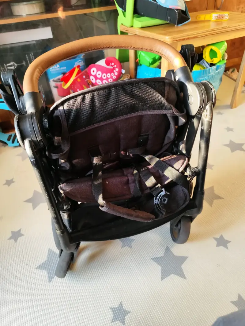 Coche de bebé compacto negro - 1