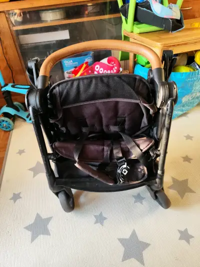 Coche de bebé compacto negro - miniatura 3