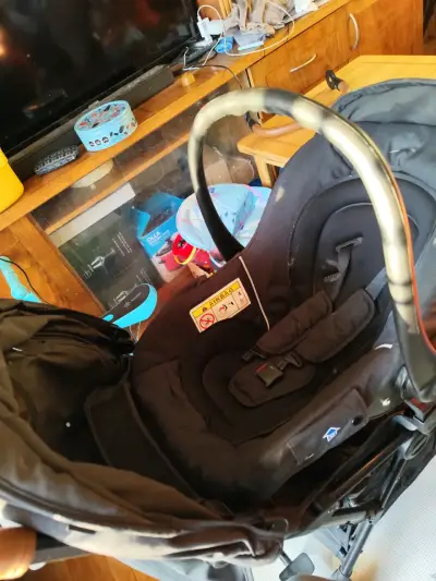 Coche de bebé compacto negro - miniatura 6