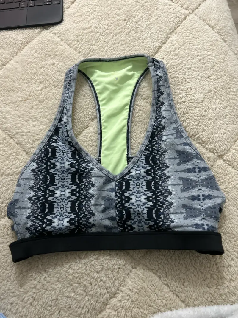 Top deportivo estampado gris - 1