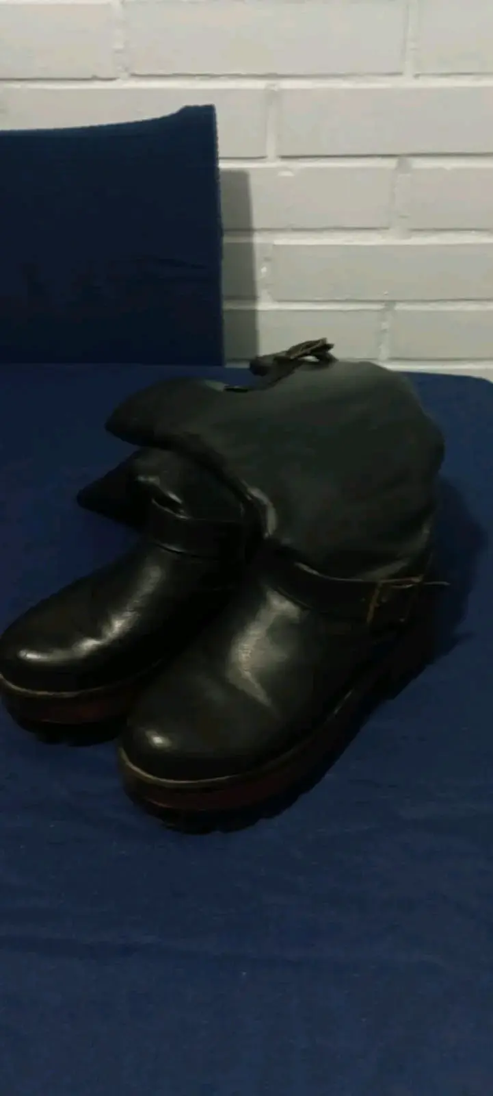 Botas negras de cuero - 1