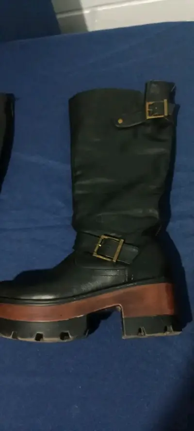Botas negras de cuero - miniatura 6
