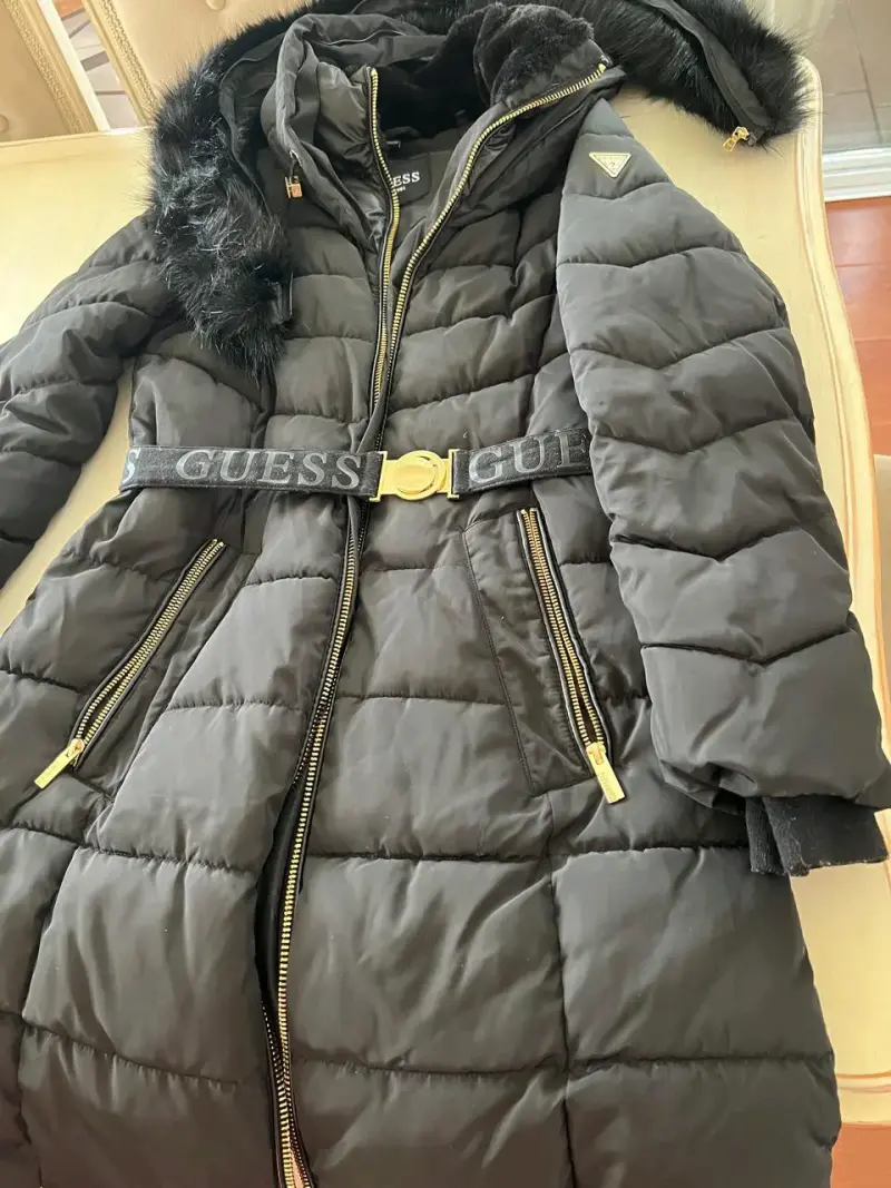 Abrigo negro acolchado Guess - 1