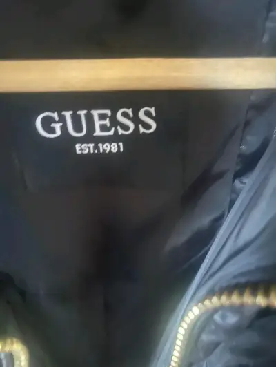Abrigo negro acolchado Guess - miniatura 4