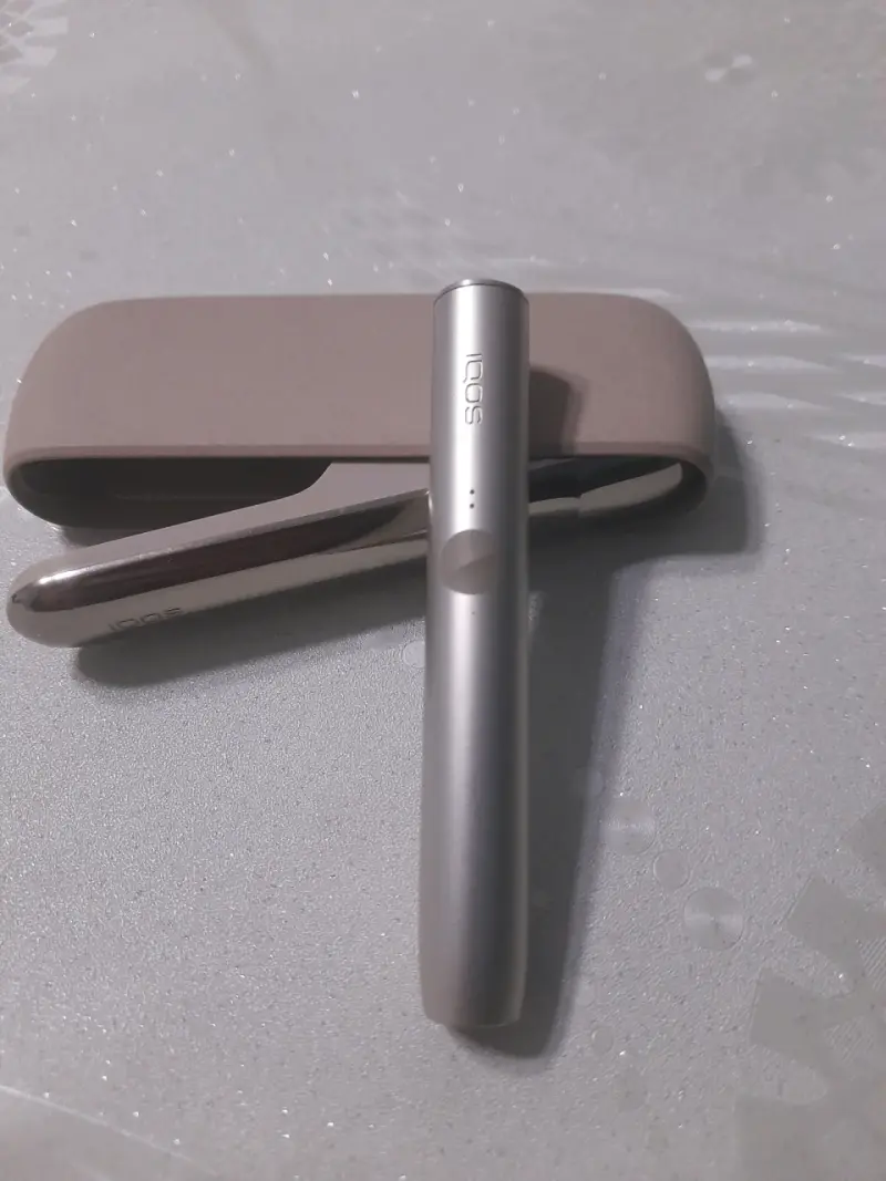 Dispositivo IQOS plateado - 1