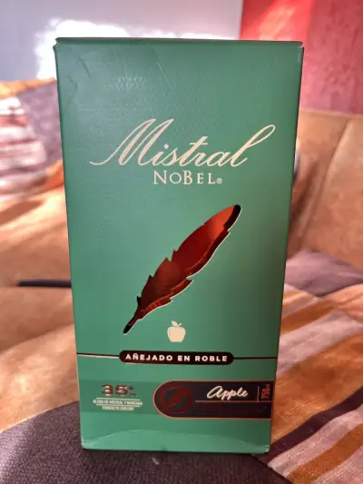 Pisco Mistral Nobel Apple 750ml - miniatura 2