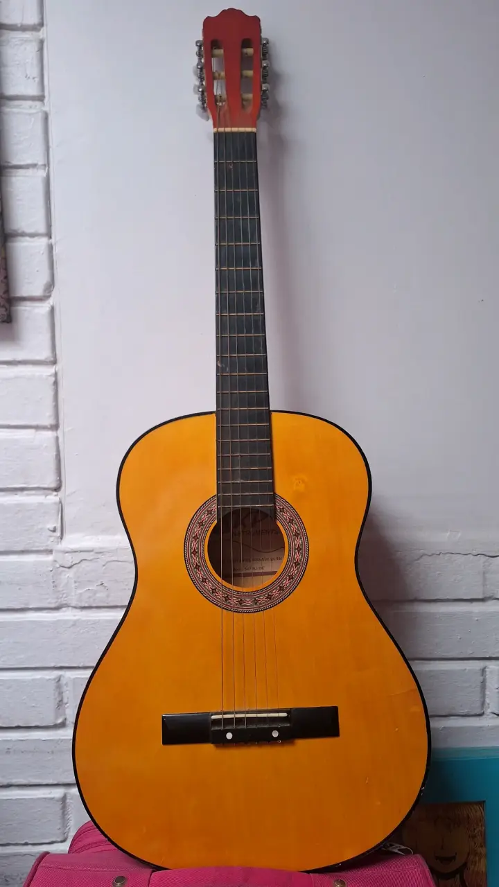Guitarra acústica clásica madera