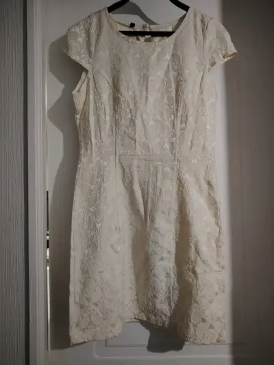 Vestido encaje crema elegante - miniatura 2