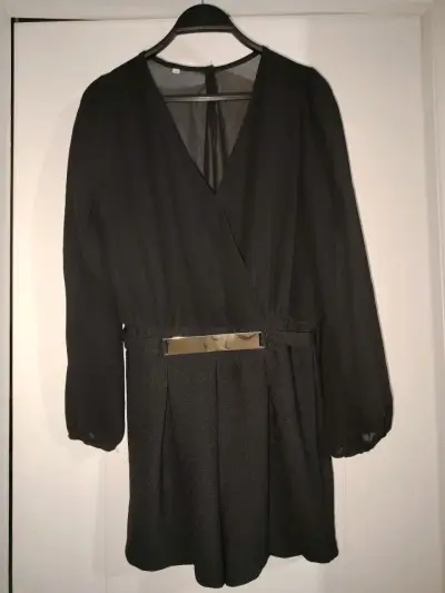 Vestido Short negro elegante con cinturón - miniatura 3