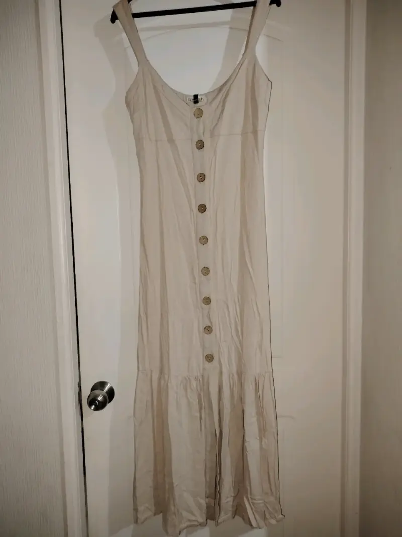 Vestido beige con botones - 1