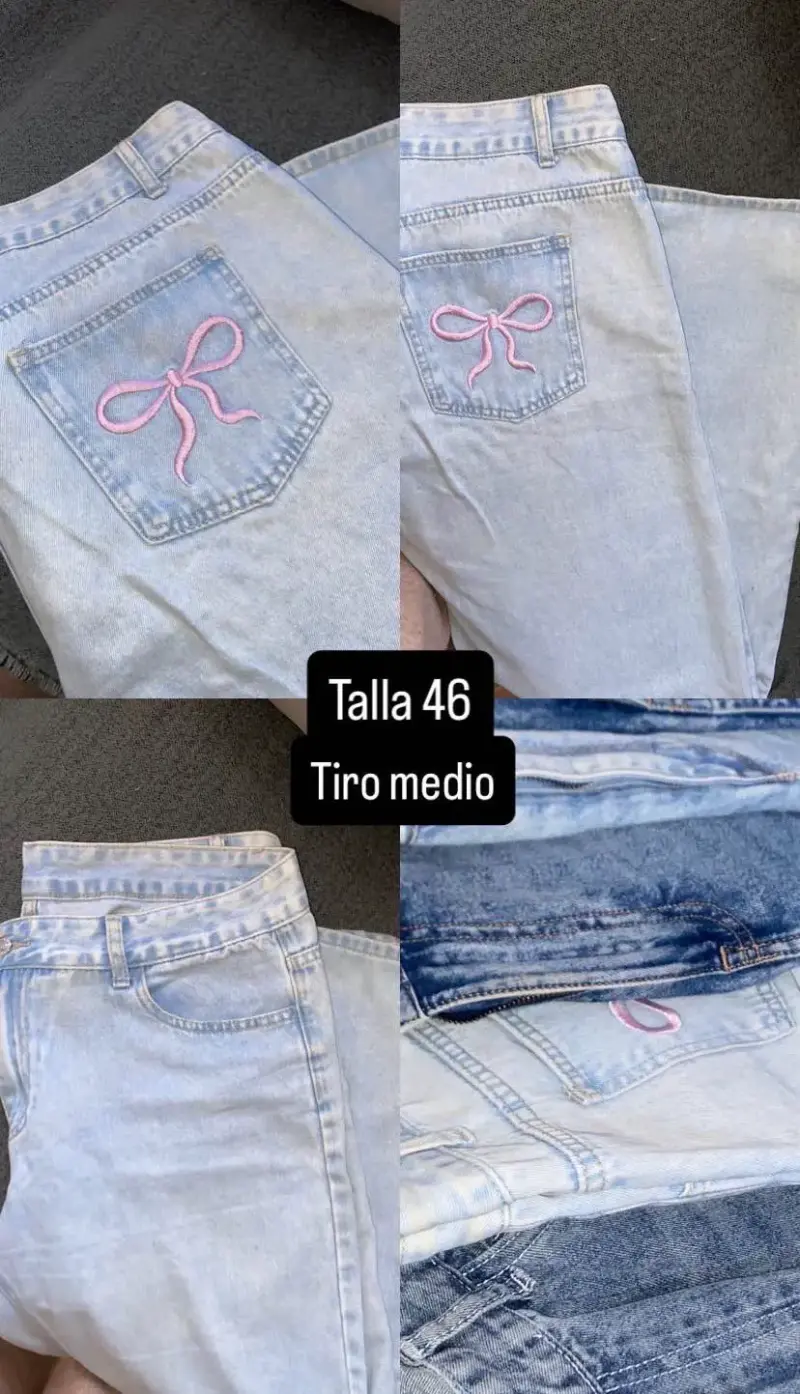 Jeans celestes con bordado rosa