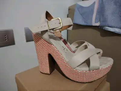 Sandalias taco alto beige - miniatura 2