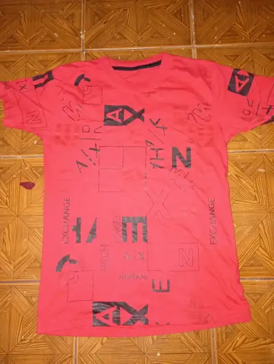 Polera roja con estampado A/X - miniatura 1