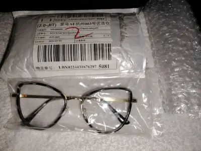 Gafas de marco dorado - miniatura 1