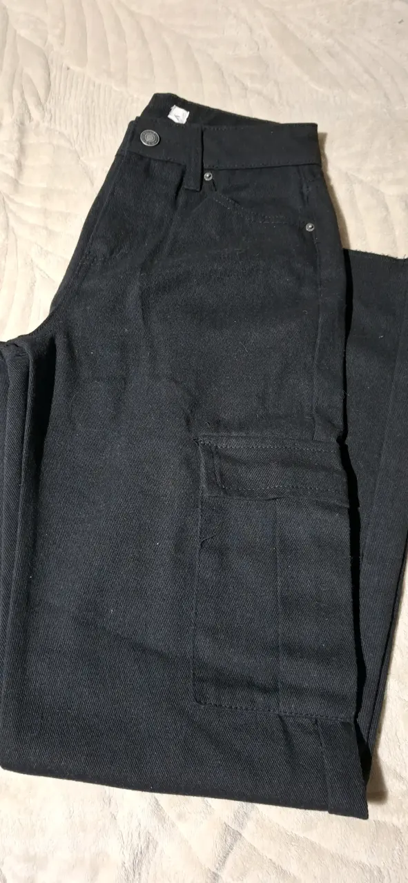 Pantalones negros cargo