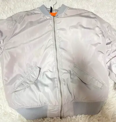 Chaqueta bomber satinada blanca - miniatura 2