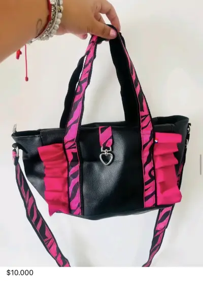 Bolso negro y fucsia con detalles - miniatura 1