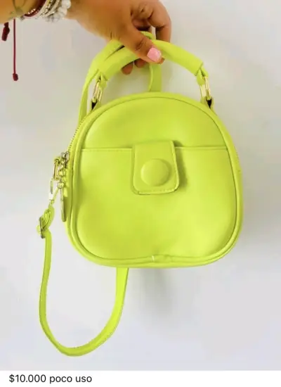 Bolso negro y fucsia con detalles - miniatura 2