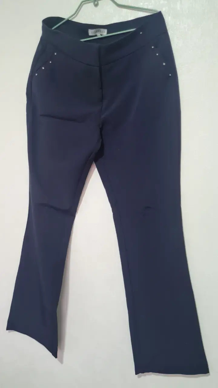 Pantalones azul oscuro elegantes