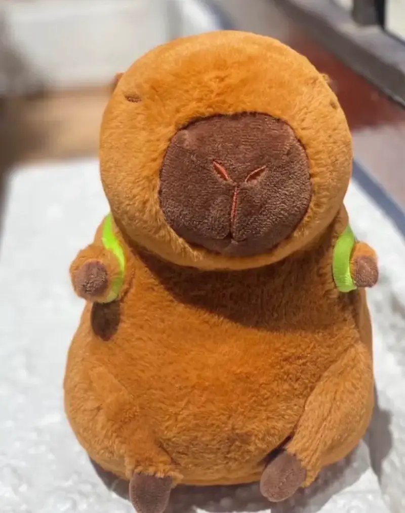 Peluchito de capibara marrón