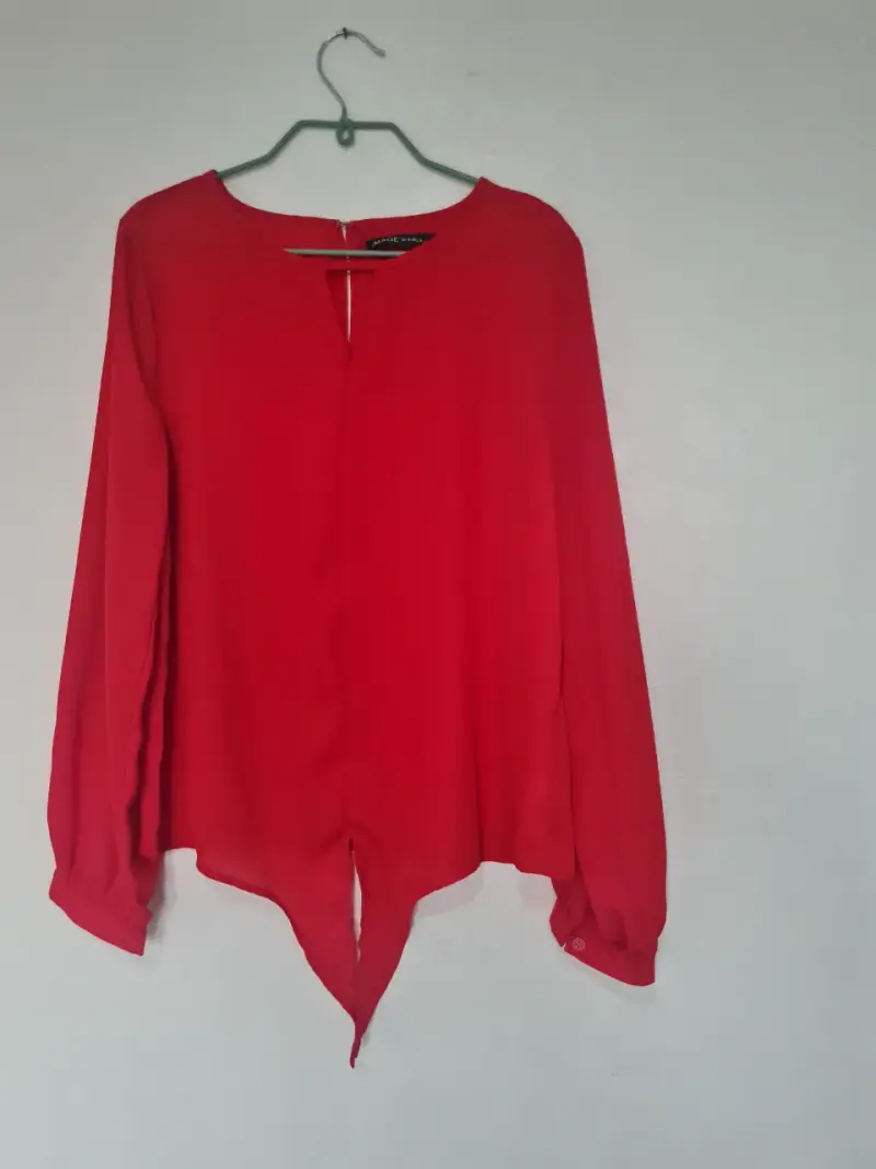 Blusa roja de manga larga