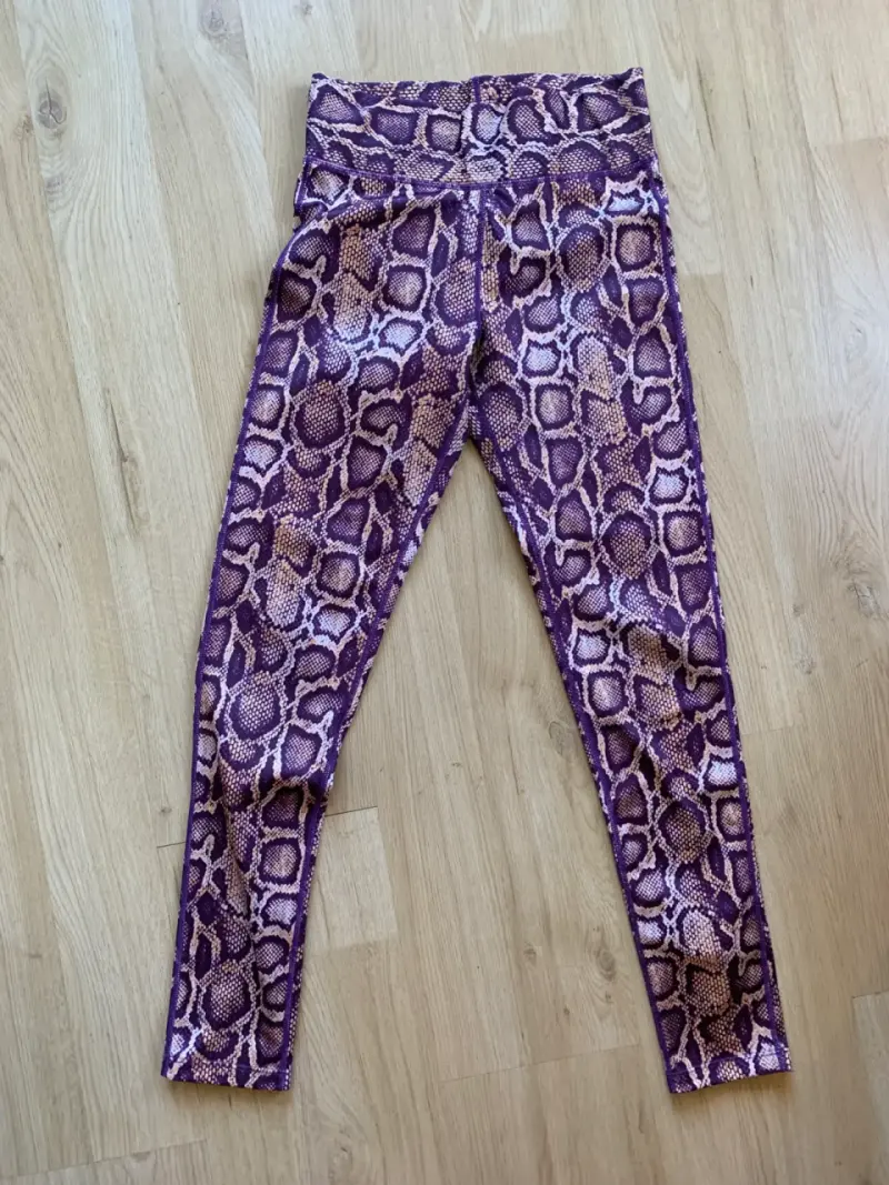 Calza estampado serpiente morado
