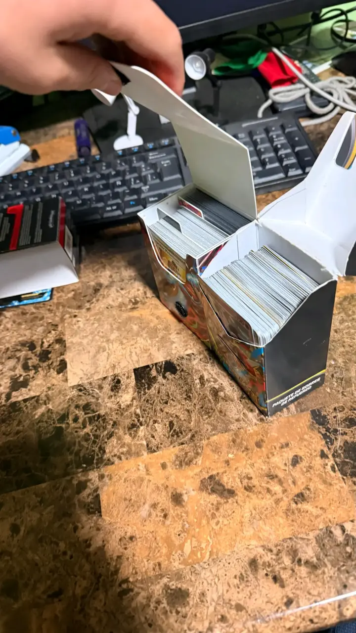 Caja de cartas Pokémon Mega Evolución - 3