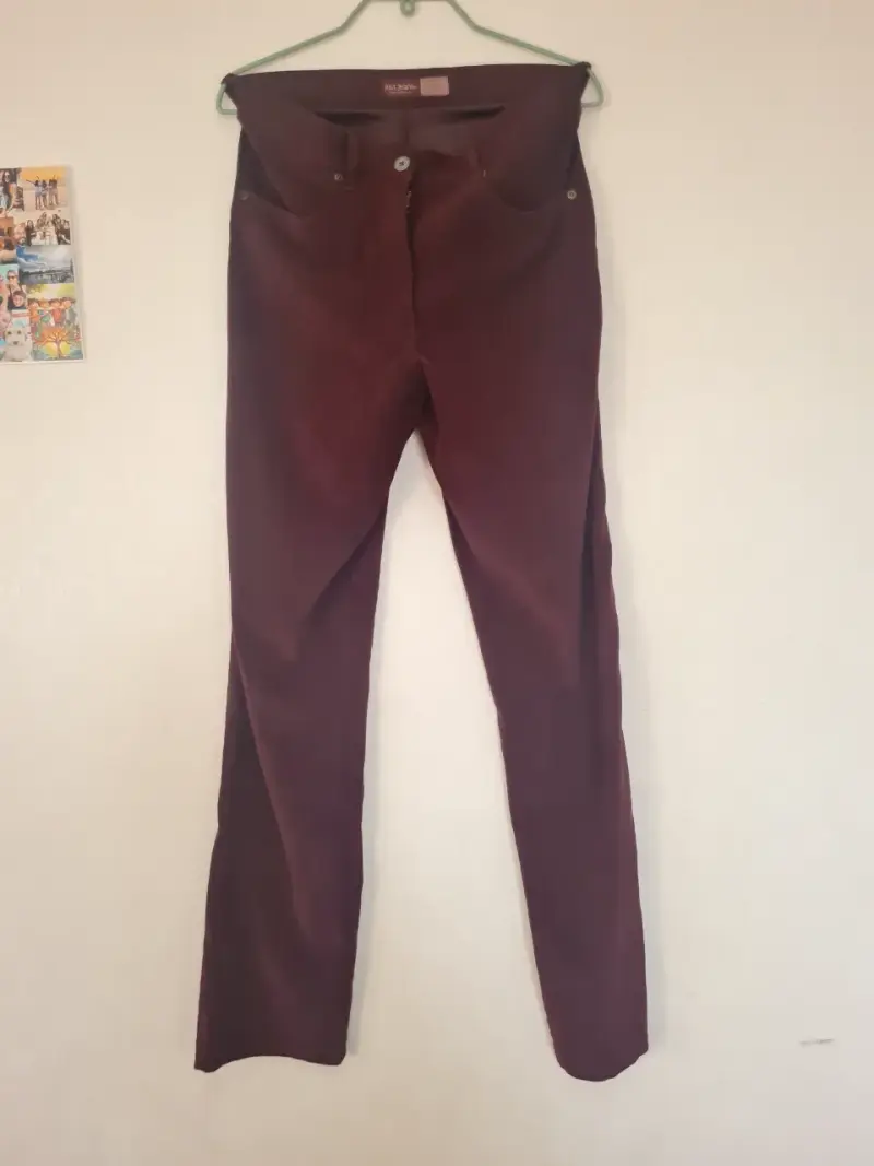 Pantalones burdeos de mujer