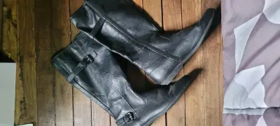 Botas negras - miniatura 1