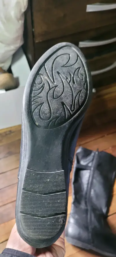 Botas negras - miniatura 3