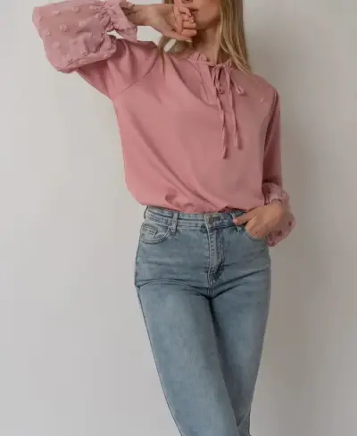 Blusa rosada con lazo - miniatura 3