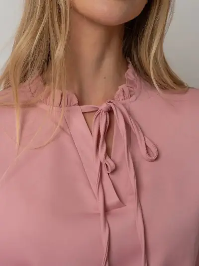 Blusa rosada con lazo - miniatura 4