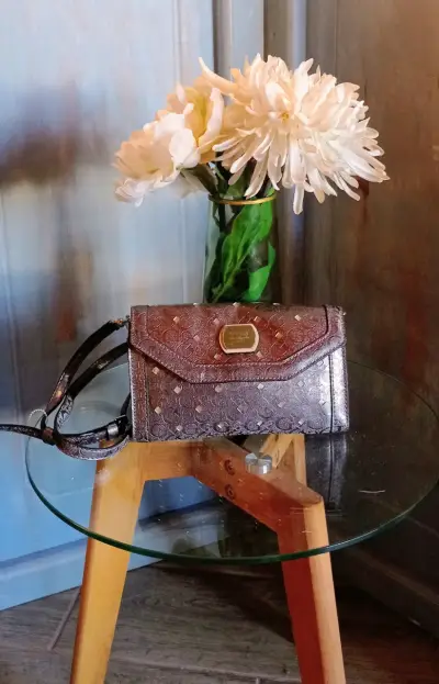 Cartera Guess plateada elegante - miniatura 2